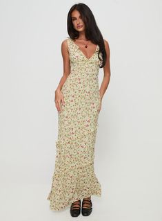 Ridgewood Maxi Dress Beige Floral Maxi Dress Floral, Pink Formal Dresses, Dress Beige, Fleece Dress, Outerwear Outfit, Strapless Tops, Curve Dresses, Going Out Dresses, White Midi Dress