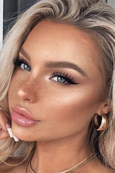 Makeup Looks Full Face, Glam Prom Makeup, Big Eye Makeup, Senior Makeup, Quince Makeup, Black Eyeliner Makeup, Normal Makeup, Kendall Jenner Makeup, Best Makeup Brands