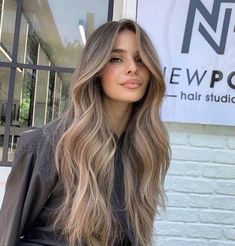 Wellness Girlie, Light Brunette Hair, Goldie Locks, Rambut Brunette, Bombshell Hair, Light Brunette, Brown Hair Looks, Brown Hair Inspo, Brunette Hair With Highlights