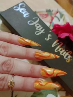 Orange Retro Nails, November Nails Ideas, Black French Manicure, Glitter Press On Nails, Oval Shaped Nails, Gift Display, Retro Nails, Nail Art Pictures, November Nails