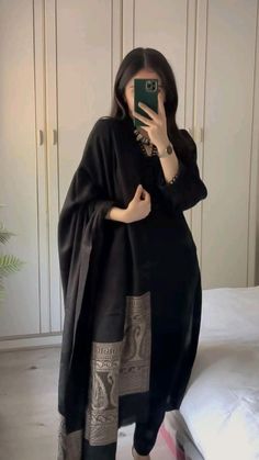 Pakistani Women Dresses, Stile Hijab, Trendy Outfits Indian, Desi Fits, Desi Outfits, Casual Indian Fashion, Pakistani Fashion Casual, Salwar Kamiz, Dresses Traditional