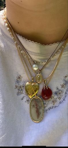 Gold Layered Necklaces, Locket Gold, Indie Jewelry, White Pearl Necklace, Nail Jewelry, Dope Jewelry, Stacked Jewelry