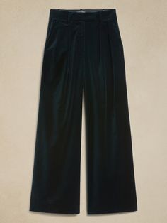 Veluro Relaxed Velvet Pant | Banana Republic Formal Outfits With Pants, Velvet Pant, Clothes For Women Over 50, Ultra Wide, Holiday Party Outfit, Velvet Pants, High Rise Pants, Dark Teal, A Word