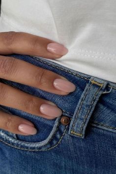 Summer Nails Biab, Oval Nude Nails, Biab Nails Inspiration, Oval Short Nails, Short Nails Inspo, Gel Toe Nails, Gel Toes, Ombre Acrylic Nails, Nail Design Inspiration