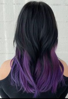 Purple Hair Tips, Undercolor Hair, Red Hair Tips, Under Hair Color, Purple Hair Highlights, Middle Hair, Dark Purple Hair, Hair Color Underneath, Colored Hair Tips