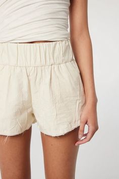 Description As part of our Spring/Summer 2024 collection, this crispy mini short is the ideal summer hotpant. Made in a textured cotton-poly blend, the Atlas short features a shirred elasticized wide waistband, side pockets, and an intentionally frayed raw hem that adds an element of ease. Pair with the Givy top for a The Line By K, Line By K, The Atlas, Mini Short, Spring Summer 2024, Cut Tshirt, Wide Waistband, 2024 Collection, Line Design