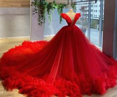 Red Carpet Party Dress, Pageant Dresses For Women, Runway Gowns, Red Quinceanera Dresses, V Neck Prom Dresses, Prom Ball Gown, Beaded Prom Dress, 16 Dresses, Creation Couture