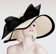 Kentucky Derby hat with bow by London based milliner Dillon Wallwork Derby Attire, Big Hats, Bespoke Hats, Pretty Hats, Mom Hats