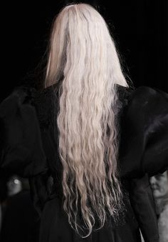 Imagen de claudette Giles Deacon, Behind Blue Eyes, Yennefer Of Vengerberg, The Grisha Trilogy, Targaryen Aesthetic, Hair Aesthetic, Cara Delevingne, Coven