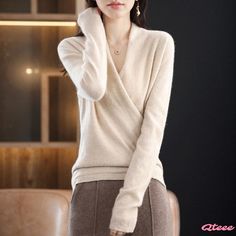 Relaxing Long-Sleeved Knit Sweater with Soft Collar and Comfortable Fit Versatile V-neck Tops For Winter, Fine Knit Long Sleeve V-neck Sweater For Fall, Winter V-neck Long Sleeve Sweater For Work, Elegant Long Sleeve V-neck Sweater, Versatile Winter Knit Top, Beige Long Sleeve Knit Top For Work, Winter V-neck Sweater For Workwear, Winter Long Sleeve V-neck Sweater For Work, Beige Fine Knit Long Sleeve Sweater