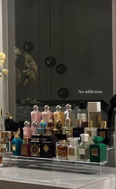 Profumo Victoria Secret, Koleksi Parfum, Fragrance Lab, Perfume Display, Perfume Organization, Fragrances Perfume Woman, Perfume Collection Fragrance, Perfume Scents, Perfume Lover