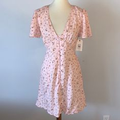 Billabong Pink Floral Button Down Dress . Brand New With Tags. Size Medium. Pink Floral Pattern Button Down Dress By Billabong. Short Sleeves. V Neckline. Tie Closure Along Backside Of Dress. Spring Mini Dress With Button Back, Fitted Mini Dress With Buttons For Garden Party, V-neck Button Back Summer Dress, Cute Button-up Spring Dresses, Feminine Button-up Dresses With Buttons, Feminine Dresses With Buttons For Garden Party, Fitted Dresses With Buttons For Vacation, Fitted Buttoned Dresses For Vacation, Fitted Summer Mini Dress With Buttons