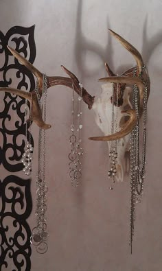 Country Jewelry Holder, Decorating With Deer Skulls, European Deer Mount Ideas Girly, Diy Deer Antlers Decor, Taxidermy Decor Living Room, Antler Hanger, Deer Antler Jewelry Holder, Decorating With Deer Mounts, Western Decor Ideas