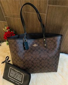 Coach Tote Bag Aesthetic, High End Fashion Aesthetic, Royal Handbags, Tote Bag University, University Bag, Coach Tote Bag, Big Tote Bags, School Tote, Brown Coach