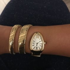 Pretty Stacks, Bvlgari Watch, Bulgari Watch, Classy Jewelry, Golden Girl, Jewelry Lookbook, Girly Jewelry, Jewelry Inspo, Dream Jewelry