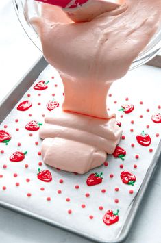 Strawberry Cake Roll, Tårta Design, Strawberry Roll Cake, Savory Cakes, Strawberry Whipped Cream, Pastel Cupcakes, Cake Roll Recipes, Patterned Cake