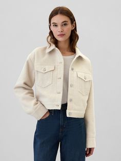 Cropped Jacket Outfit, Jackets Denim, Cream Jacket, Women's Jackets, Denim Jackets, Light Jacket, Crop Jacket, Outerwear Women, Jacket Outfits