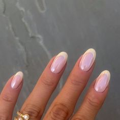 Nails To Go With A Yellow Dress, Summer Nails Gel X Almond, Emily Ha Nails, Nails For Australia, Subtle Yellow Nails, Miss Matched Nails, Butter Glazed Nails, Nail Inspo Almond Minimalist, Butter Nails Trend