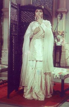 Mere Mehboob, India Wedding Dress, Bollywood Retro, Royal Indian, Ms Dhoni Photos, Saree Jewellery, Desi Bride, Vintage India, Desi Clothes