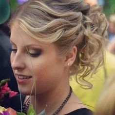 curly pony updo for thin hair Fine Curly Hair, Evening Hairstyles, Curly Updo, Fancy Hairstyles, Wedding Hair And Makeup, Homecoming Hairstyles, Hair Dos, Gorgeous Hair, Bridesmaid Hair