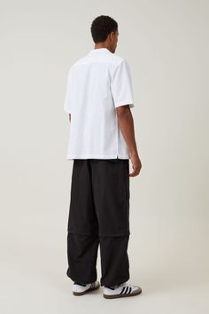 Parachute Super Baggy Pant Uniqlo Parachute Pants, Relaxed Fit Nylon Parachute Pants For Streetwear, Versatile Relaxed Fit Nylon Cargo Pants, Summer Streetwear Relaxed Fit Parachute Pants, Casual Oversized Parachute Pants With Cargo Pockets, Relaxed Fit Nylon Cargo Pants For Streetwear, Cotton Parachute Pants With Relaxed Fit, Casual Relaxed Fit Parachute Pants For Outdoor, Casual Relaxed-fit Parachute Pants For Outdoor