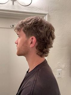 The Best 25 Modern Mullet Haircuts for Men (Detailed Gallery) | 25 Trendy Modern Mullet Haircuts for Men: The Ultimate Guide To New Mullet Hairstyles Modern Mullet Haircut, Male Haircuts Curly, Curly Mullet, Hair Inspiration Short