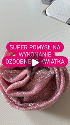 a close up of a pink object on a table with text above it that reads super pomysl na wykonnie