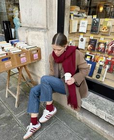 Casual Chique Stijl, Winter Mode Outfits, Samba Outfit, Burgundy Outfit, Looks Street Style, Red Outfit, Outfit Inspo Fall, 인물 사진, Autumn Outfit