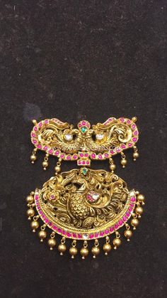 Gold Antique Pendant For Long Harams, Gold Antique Pendant Designs for Long Chains. Pendant Set Gold Antique, Haram Locket Designs, Svtm Jewels, Gold Antique Pendant, Mango Haram, Temple Jewellery Earrings, Pendant Designs, Gold Bridal Necklace, Antique Gold Jewelry Indian