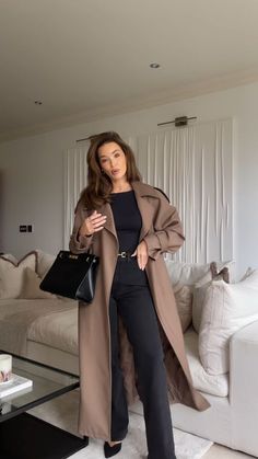 Trench Coat Outfit Aesthetic, Chic Clothing Style, Classy Winter Outfits, Discover Your Style, Winter Fashion Outfits Casual, Stylish Work Attire, Causal Outfits, Classy Work Outfits, Trendy Graphic Tees