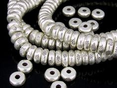 Thai Karen hill tribe Silver White color daisy print space beadWeight 5.7 gramsSize : 6.0 x 2.0 mm.Lot of 8 beadsMaterial : 97% silver contentItem# KK-017 Leaf Beads, Hill Tribe Silver, Brass Beads, Daisy Print, Beaded Material, Jewelry Projects, Silver Leaf, How To Make Beads, Spacer Beads