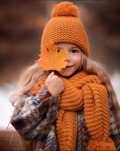 Fall Photoshoot Kids, Fall Photoshoot Family, Winter Family Photos, Toddler Outdoor, Fall Portraits, Autumn Orange