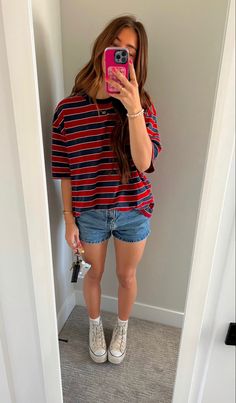 California Outfit Ideas, First Day Of School Outfit Summer Shorts, Summer Outfits Sambas, Outfits For The Fair Summer, How To Style Cargo Shorts Women, Daycare Teacher Outfits Summer, Summer Fit Inspo 2024, Youth Group Outfit Ideas, What To Wear With Jean Shorts