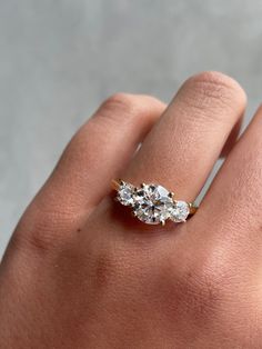 ------------------------------------------------------------------------------ ❤ Product Information ❤ ------------------------------------------------------------------------------ GRA Certified Colorless Moissanite, 1 CT Dainty Twig Engagement Set, Rose Gold Branch Bridal Set, Nature Engagement Set ✥ 𝐌𝐚𝐢𝐧 𝐒𝐭𝐨𝐧𝐞 𝐃𝐞𝐭𝐚𝐢𝐥𝐬 ↣ Shape: Round Cut ↣ Type: Moissanite ↣ Weight: 1.98 - 2.10 Carat (App.) ↣ Dimension: 7 MM (App.) ↣ Color: Colorless ↣ Clarity: VVS1 ↣ Making Process: Handmade - Circle Engagement Rings, Vintage Moissanite Engagement Ring, Trilogy Engagement Ring, Oval Moissanite Ring, Engagement Ring For Women, Engagement Sets, Oval Moissanite, Dream Engagement, Dream Engagement Rings