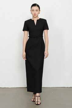 Crafted from a luxurious wool blend, this figure-flattering midi dress features short sleeves and a classic pencil cut for an elegant look. Its classic design is perfect for day-to-night wear and looks terrific with heels or flats. Elegant Black Dress Classy, Lawyer Dress, Bride Dress Simple, Black Dresses Classy, Bow Tie Dress, Sheath Dresses, Mean Blvd, Elegant Dresses Classy, Chiffon Midi Dress