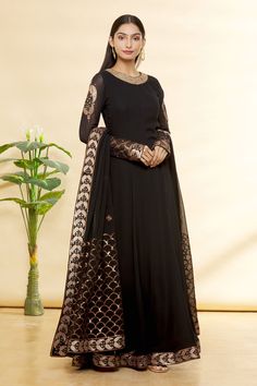 Black anarkali with gold applique and hand work details. Comes with churidar and dupatta.
Components:3
Pattern:Embroidered
Type of Work:Applique and Hand work
Neckline:Round
Sleeve Type:Full sleeves
Fabric:Silk
Color:Black
Other Details:
Scallop embroidered dupatta
Occasion:Party,Sangeet - Aza Fashions Black Anarkali, Silk Anarkali, Gold Applique, Embroidered Dupatta, Embroidered Applique, Fabric Silk, Churidar, Hand Work, Full Sleeves