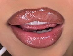 Lip Combos Aesthetic, Lipgloss On Lips, Lip Combo Aesthetic, Sade Girls Aesthetic, Lip Ideas, Lips Combo, Lip Combos, Make Up Inspiration