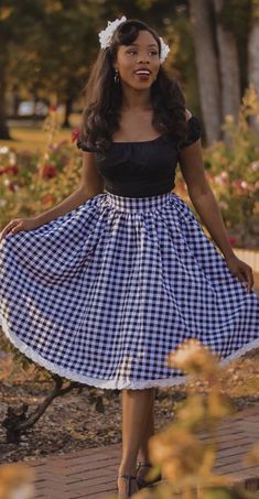 Black Woman 50s Fashion, 50s Fashion Black Women Vintage, Vintage Outfits 50s Black Women, Cute 1950s Outfits, 50s Wife Aesthetic, 50 Inspired Outfits, 1950s Housewife Outfit, 1950 Casual Outfits, 1950s Black Fashion