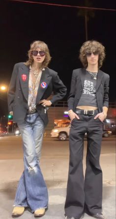 Rockstars Outfits Men, Retro Outfits 70s Vintage Fashion Party, 1970s Fashion Mens Glam Rock, Men In Bell Bottoms, Actual 70s Fashion, 70s Boys Outfits, 80 Mens Fashion, 70s Fits Men, 70s Fashion Men Rock