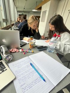 Studying With Friends Aesthetic, School Snap, Romanticize School, Romanticizing School, Group Study, College Aesthetic, Study Group