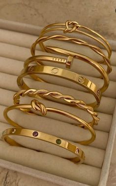 Girly Accessories Jewellery, Every Jewels, Minimalist Accessories Jewellery, Timeless Bracelet, Gold Bracelets Stacked, Pretty Jewelry Necklaces, Minimalist Accessories, Stacking Bracelets, Wrist Jewelry