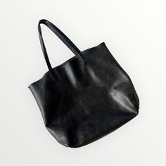 Madewell | "The Transport Bag" Color: Black Approx Measurements: Height: 13” Width: 13” Depth: 6” Handle: 9” 100% Leather Gentle Signs Of Use Large Elegant Black Bag, Elegant Large Black Bag, Black Satchel With Smooth Grain And Double Handle, Black Satchel With Double Handle And Smooth Grain, Elegant Large Black Shoulder Bag, Black Satchel With Leather Lining For Daily Use, Large Black Chic Bags, Chic Large Black Bag, Chic Large Black Bags