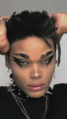 Alt Liner Makeup, Goth Liner Makeup, Thick Winged Eyeliner Goth, Punk Eyebrows, Dark Ren Faire Makeup, Black Graphic Liner Ideas, Egirl Eyeliner Styles, Alt Eyeliner Ideas, Eyeliner Inspo Alt