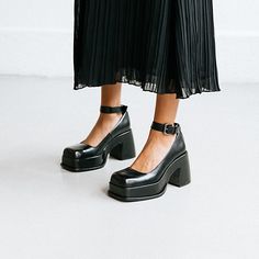 Urban Shoes, Women Platform Shoes, Shoe Inspiration, Platform Loafers, Comfortable Heels