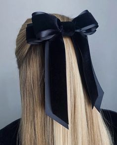 Ribbon Bow Hair Clips, Hairstyles With Ribbon, Creative Paper Crafts, Fun Diy Ideas, Hairstyle For Long Hair, Hair Acessories, Colorful Paper, Ribbon Hairstyle