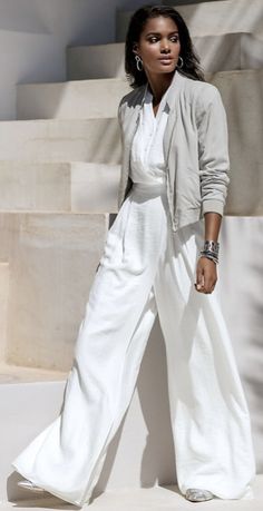 White Slacks Outfit, Trousers Styling, Wide Leg Jean Outfits, Outfit Pantalon, Slacks Outfit, Style Inspiration Spring Summer, White Slacks, Nude Outfits