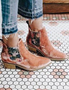 Botas Western, Daily Shoes, High Heels Boots, Mode Boho, Anthropologie Shoes, Boots And Sneakers, Mode Inspiration