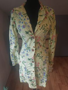 "This is a beautiful Y2K lime green longer blazer coat.  Could even be worn as a coat dress.  The colors are bright and it is embroidered with style and beautiful, bright flowers and strawberries.  This is a perfect coat to brighten up an outfit!  Great for summer, spring, and even fall.   The size is extra small.  There is no fading, pulls or holes.  Excellent condition.   It is almost all cotton with just a small amount of spandex for a big of stretch.  This could be worn over jeans, white or blue trousers, or just as its own dress.   It is really darling.  The RN is 87294.   Women's extra small.  A little tight on my mannequin whose waist is 26\" and hips are 36\" Measured flat across the front: Shoulder to shoulder: 15.5\" Armpit to armpit: 17\" Waist: 13\" Hips: 17\" Length: 36\" Arm Green Floral Print Outerwear For Summer, Fitted Floral Print Outerwear For Spring, Fitted Floral Print Spring Outerwear, Green Cotton Outerwear For Daywear, Fitted Green Outerwear For Spring, Fitted Yellow Outerwear For Summer, Fitted Long Green Outerwear, Green Fitted Outerwear For Daywear, Fitted Yellow Summer Outerwear