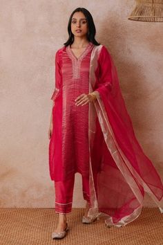 Shop for Label Mansi Nagdev Pink Madiha Chanderi Panelled Kurta Set for Women Online at Aza Fashions Tissue Kurti Designs Latest, Chanderi Suits Design, Chanderi Silk Suits, Expensive Fashion, Pink Kurta, New Kurti, Indian Designer Suits, Gota Work, Kurti Designs Latest