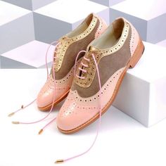 null Simple Favor, Spectator Shoes, Classy Hats, Oxford Shoes Outfit, Wingtip Oxford Shoes, Oxford Brogues, Look Formal, Suede Oxfords, Classy Shoes